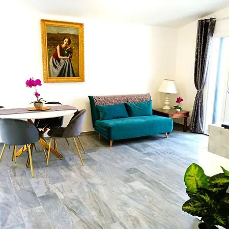 Chic Apartment Fiumicino